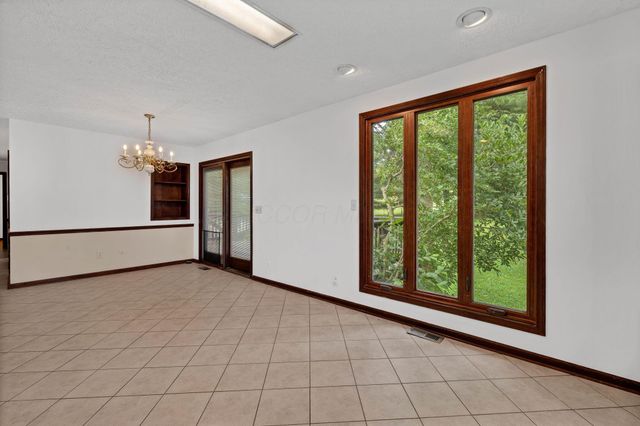 3840 Pleasant Chapel Road SE, Heath, OH 43056