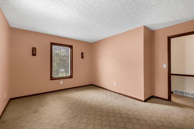 3840 Pleasant Chapel Road SE, Heath, OH 43056