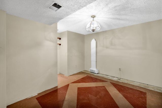 3840 Pleasant Chapel Road SE, Heath, OH 43056