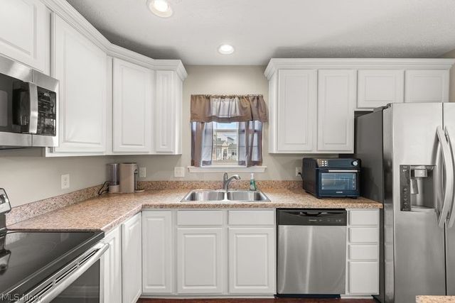 37529 Tail Feather Drive, North Ridgeville, OH 44039