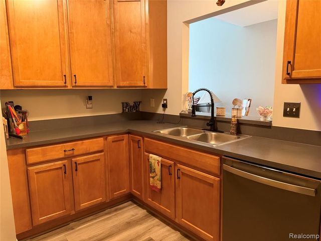 25588 Sun Sail Court, Harrison Twp, MI 48045