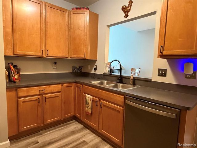 25588 Sun Sail Court, Harrison Twp, MI 48045
