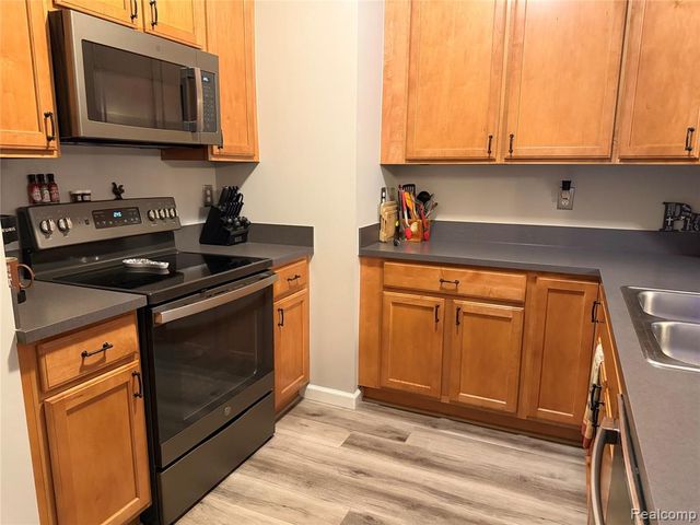 25588 Sun Sail Court, Harrison Twp, MI 48045