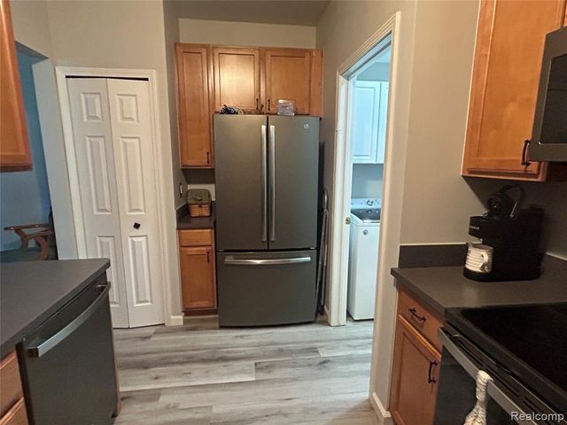 25588 Sun Sail Court, Harrison Twp, MI 48045