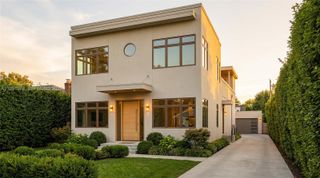 623 NE 4th Street, Hallandale Beach, FL 33009