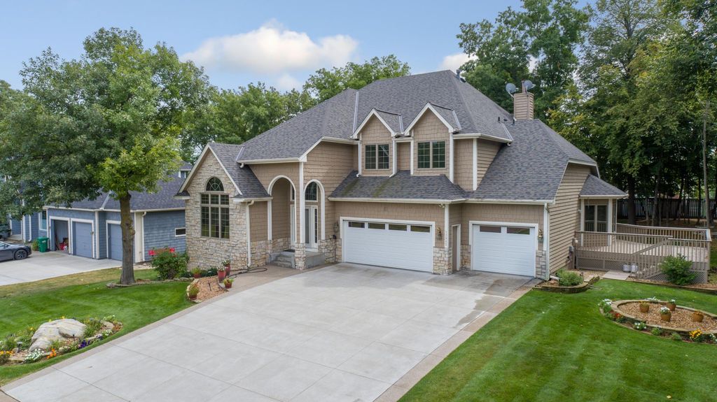 13985 42nd Avenue N, Plymouth, MN 55446 — exterior