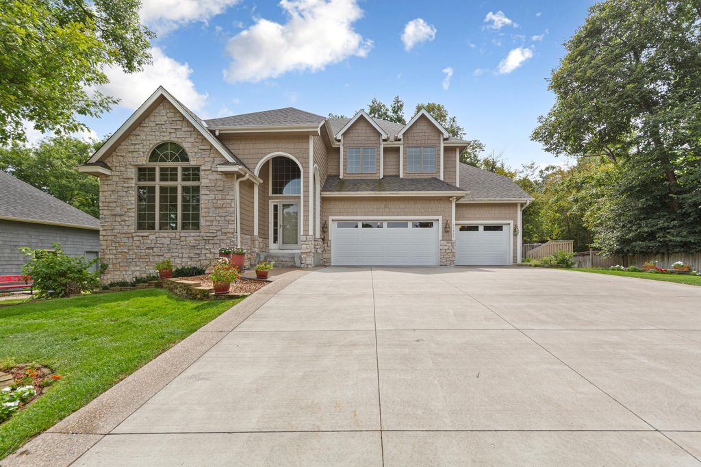 13985 42nd Avenue N, Plymouth, MN 55446 — photo 2