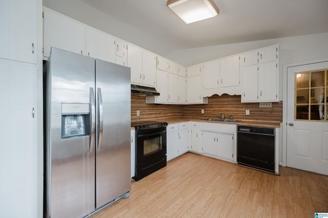 2025 PHILLIPS CIRCLE, Leeds, AL 35094