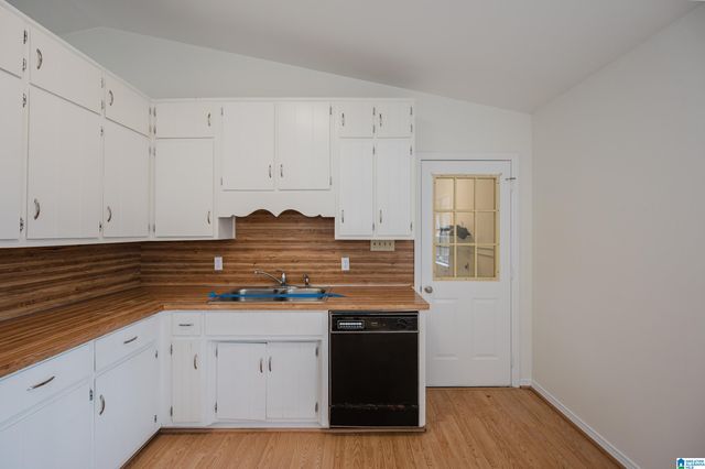 2025 PHILLIPS CIRCLE, Leeds, AL 35094