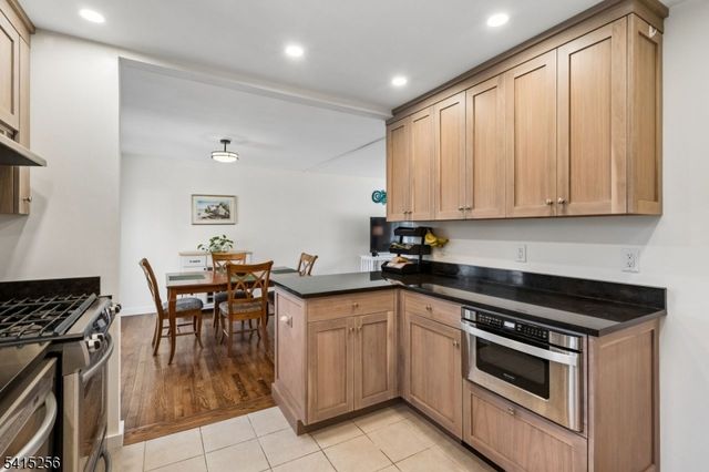 76 Magnolia Dr, New Providence Boro, NJ 07974