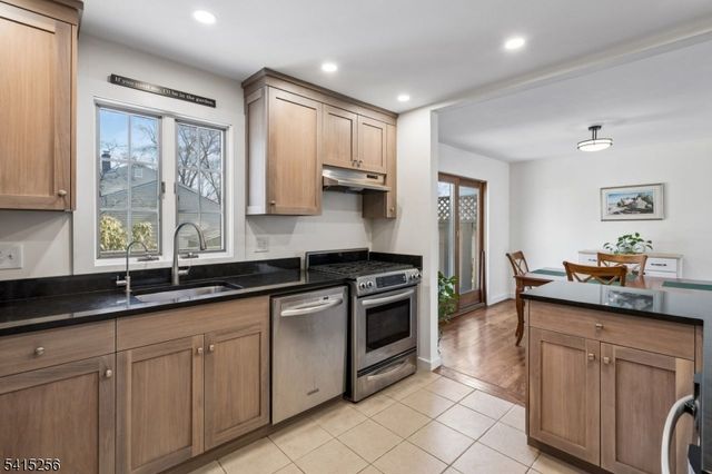 76 Magnolia Dr, New Providence Boro, NJ 07974