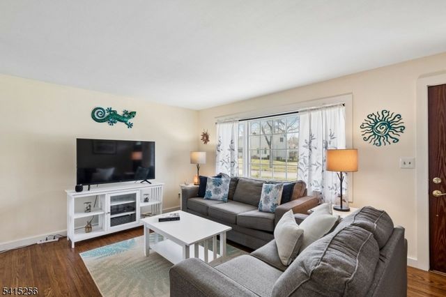 76 Magnolia Dr, New Providence Boro, NJ 07974