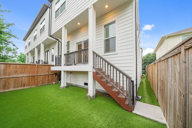 816 E 38th St C, Houston, TX 77091