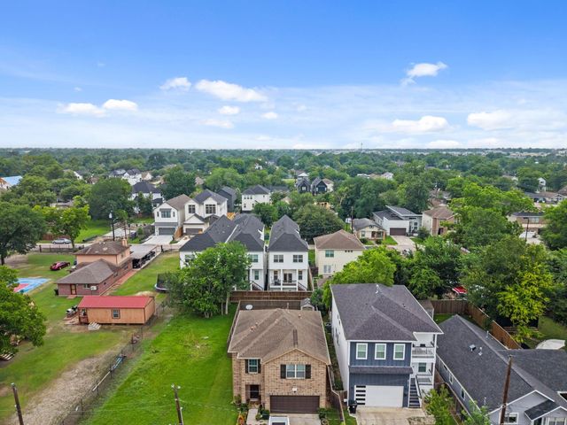 816 E 38th St C, Houston, TX 77091