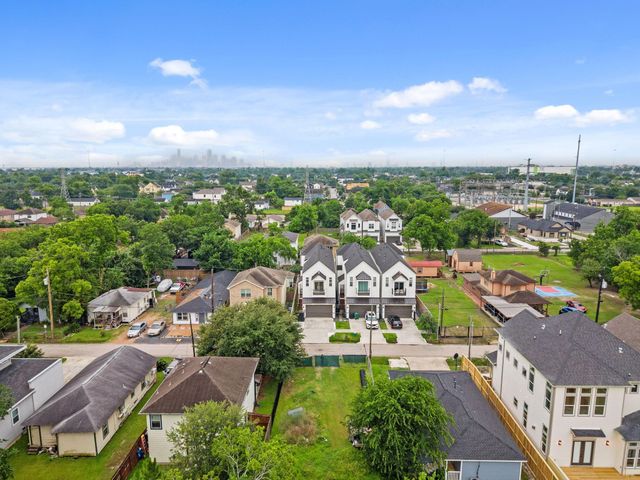 816 E 38th St C, Houston, TX 77091