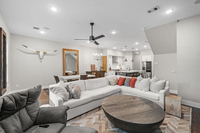 816 E 38th St C, Houston, TX 77091
