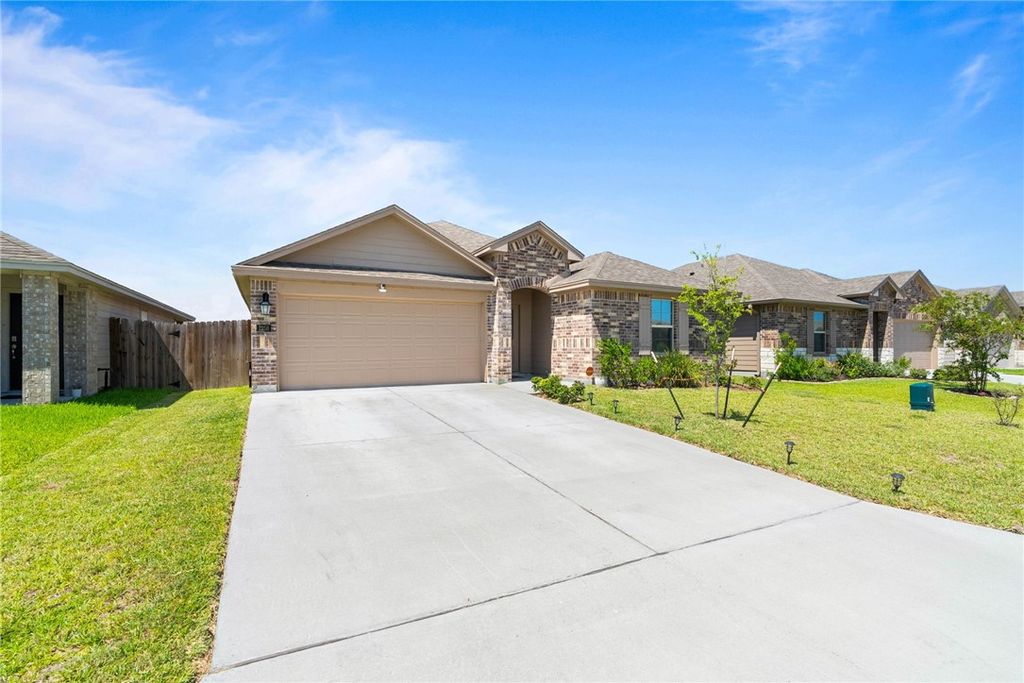 1258 Carnaby St, Corpus Christi, TX 78415 — photo 2