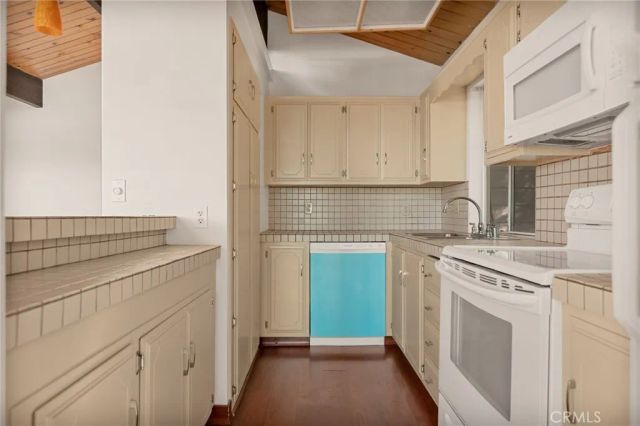 31047 Summit, Running Springs, CA 92382