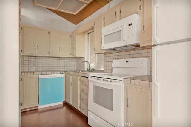 31047 Summit, Running Springs, CA 92382