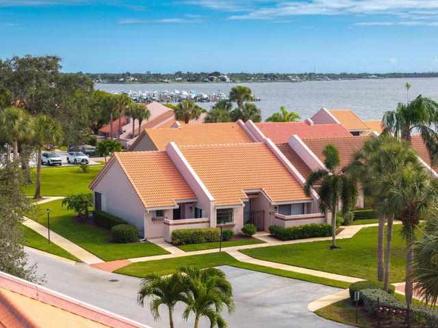 3501 SE Sandpiper Court, Port St Lucie, FL 34952