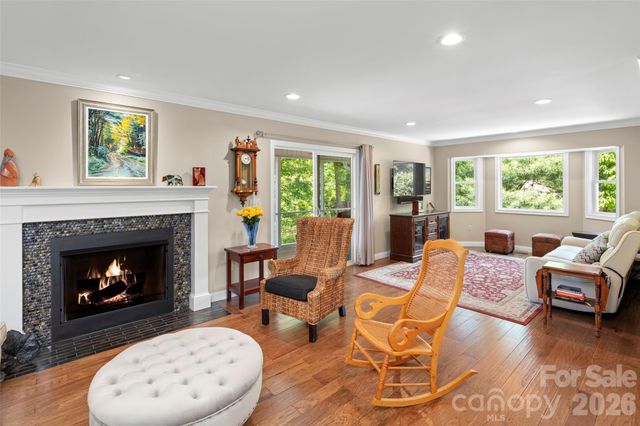 2750 Leucothae Way, Hendersonville, NC 28791