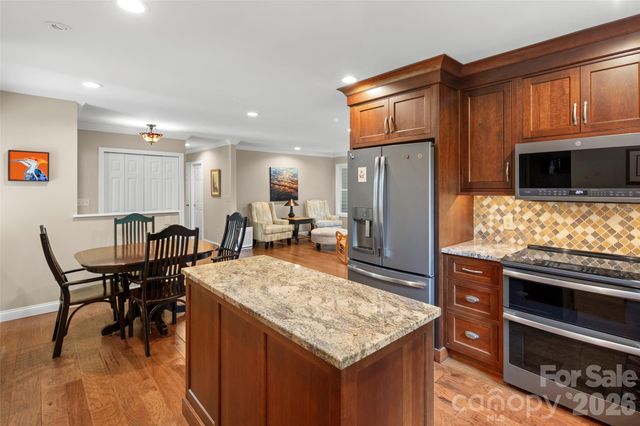 2750 Leucothae Way, Hendersonville, NC 28791