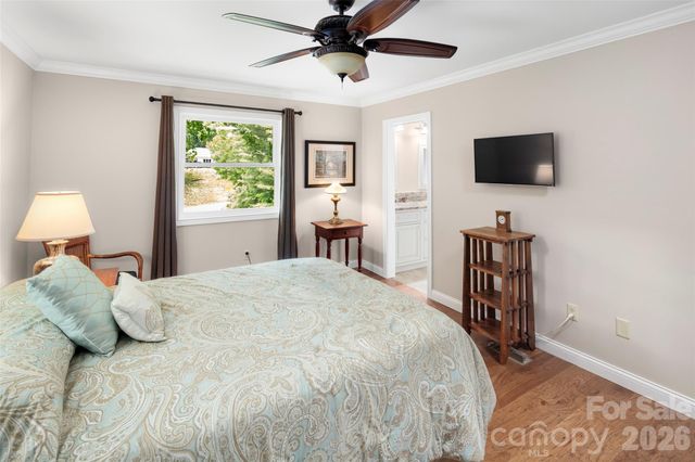 2750 Leucothae Way, Hendersonville, NC 28791