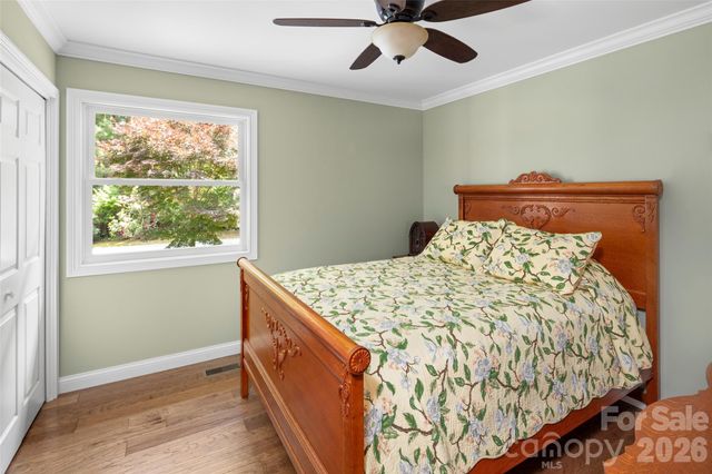 2750 Leucothae Way, Hendersonville, NC 28791