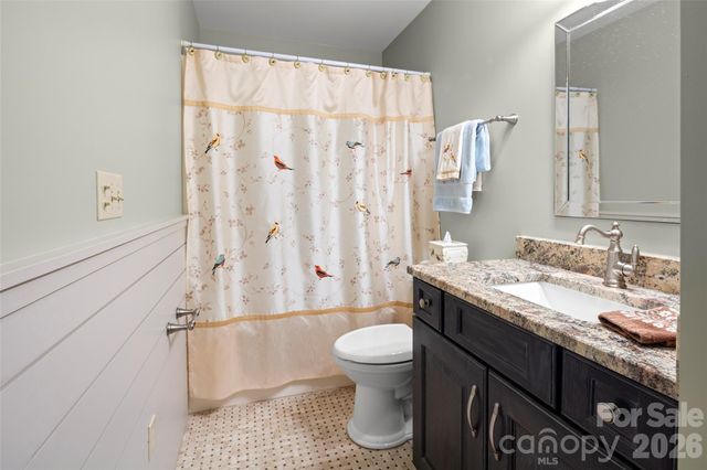 2750 Leucothae Way, Hendersonville, NC 28791