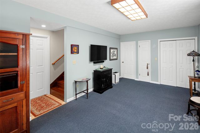 2750 Leucothae Way, Hendersonville, NC 28791