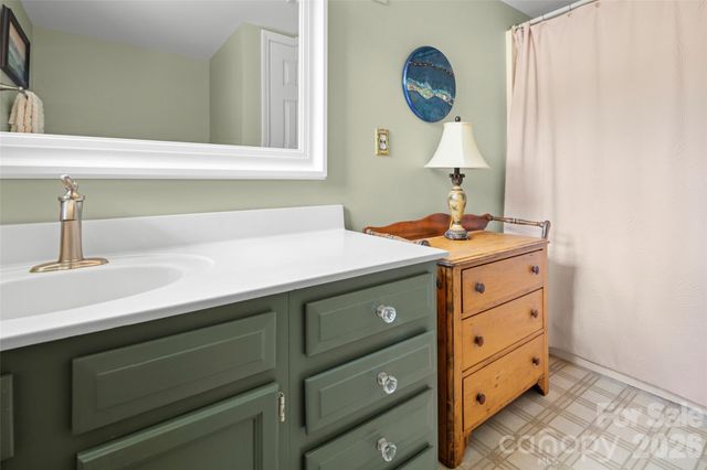 2750 Leucothae Way, Hendersonville, NC 28791