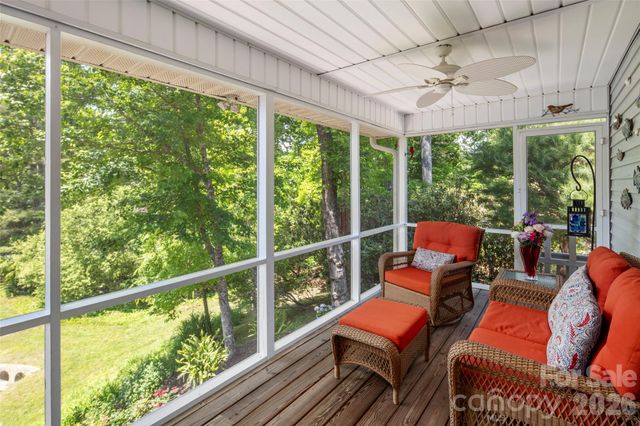 2750 Leucothae Way, Hendersonville, NC 28791