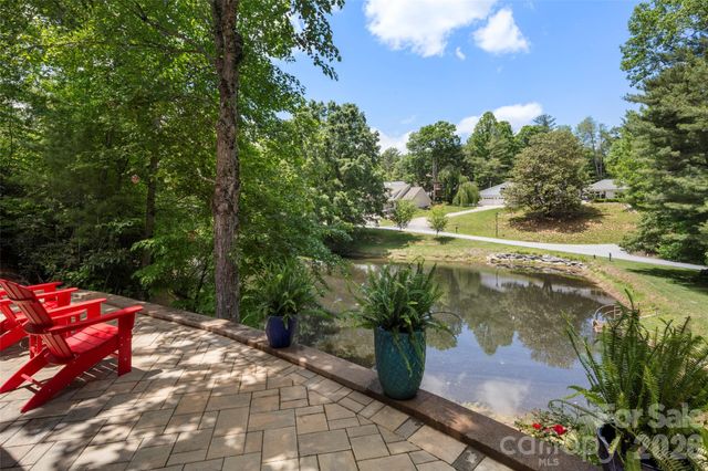 2750 Leucothae Way, Hendersonville, NC 28791