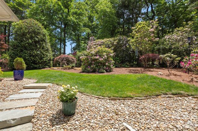 2750 Leucothae Way, Hendersonville, NC 28791