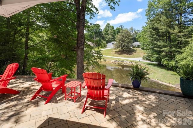 2750 Leucothae Way, Hendersonville, NC 28791