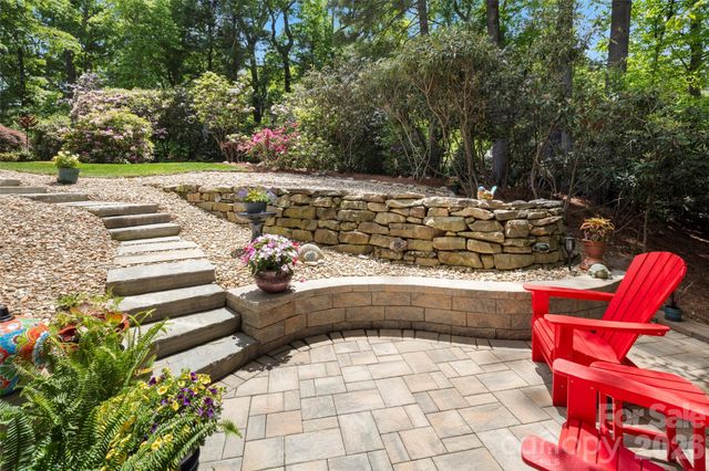 2750 Leucothae Way, Hendersonville, NC 28791