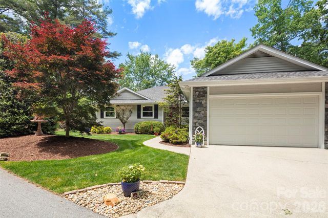 2750 Leucothae Way, Hendersonville, NC 28791