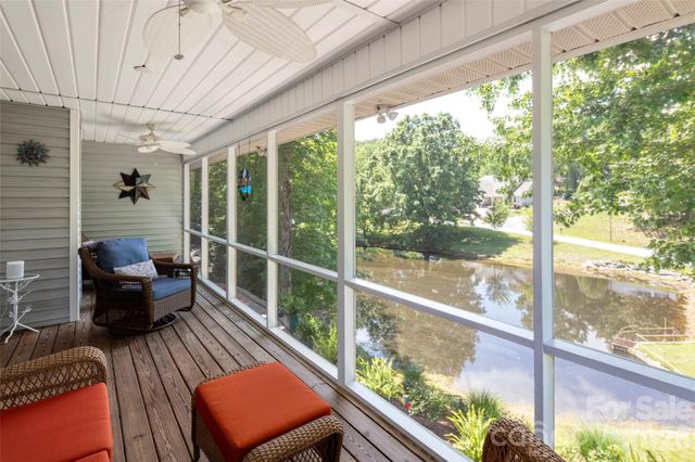 2750 Leucothae Way, Hendersonville, NC 28791