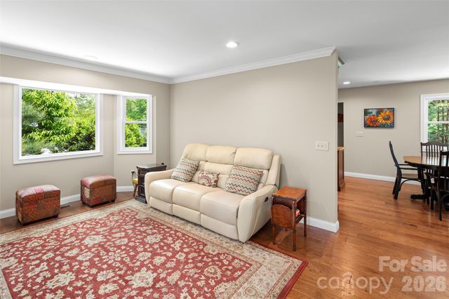 2750 Leucothae Way, Hendersonville, NC 28791