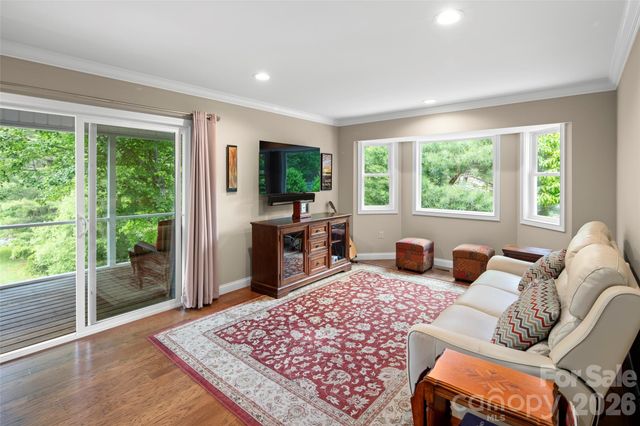2750 Leucothae Way, Hendersonville, NC 28791