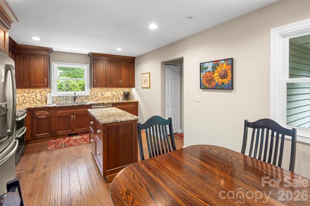 2750 Leucothae Way, Hendersonville, NC 28791