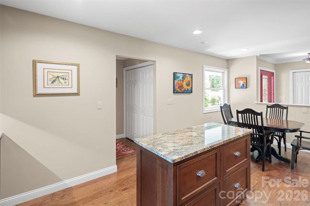 2750 Leucothae Way, Hendersonville, NC 28791