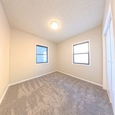 823 E 23rd Court, Des Moines, IA 50317