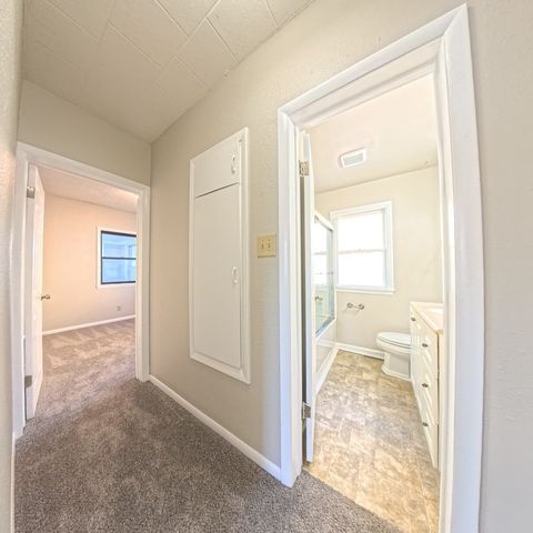 823 E 23rd Court, Des Moines, IA 50317