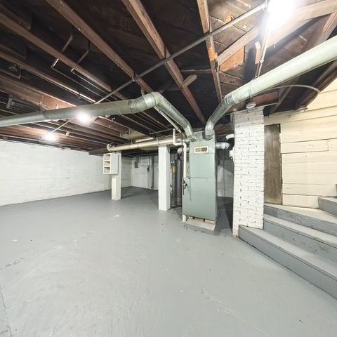 823 E 23rd Court, Des Moines, IA 50317