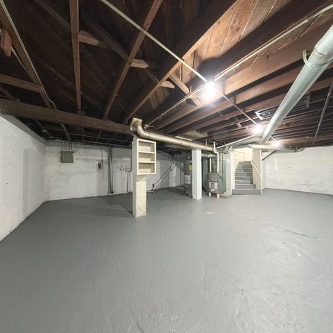 823 E 23rd Court, Des Moines, IA 50317