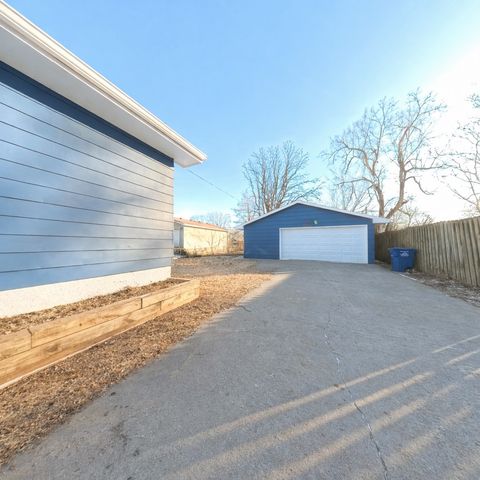 823 E 23rd Court, Des Moines, IA 50317