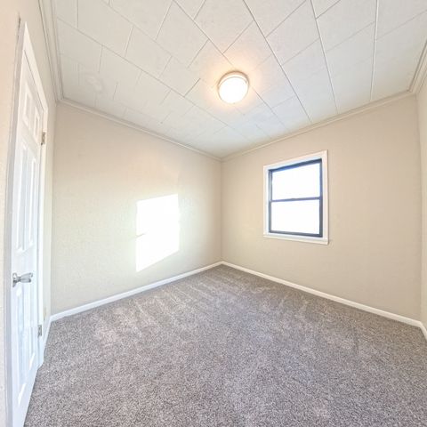 823 E 23rd Court, Des Moines, IA 50317