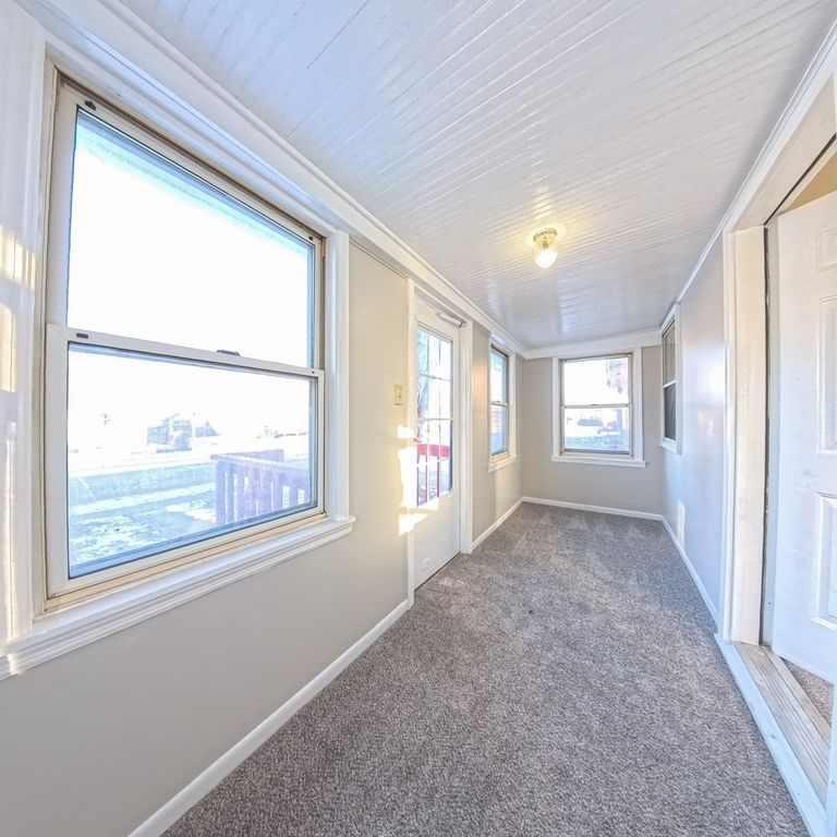 823 E 23rd Court, Des Moines, IA 50317