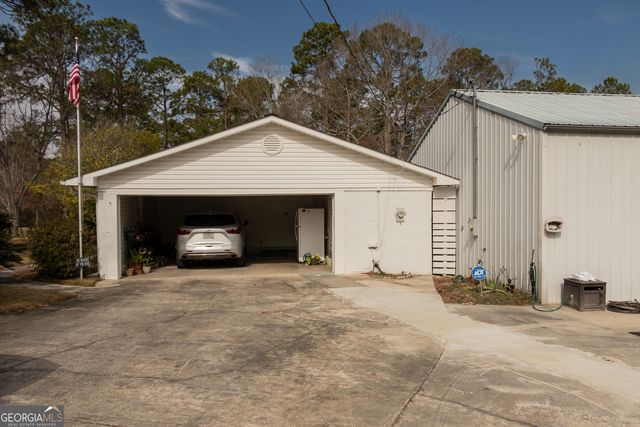 614 N Victory Drive, Lyons, GA 30436